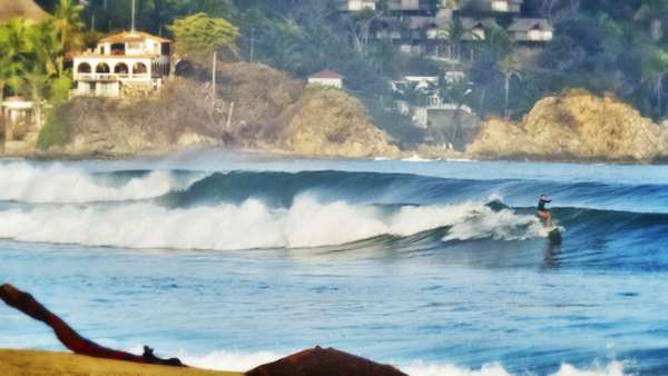 -en-waves-lining-up-at-the-left-on-the-north-side-es-olas-alinendose-a-la-izquierda-en-la-parte-norte-