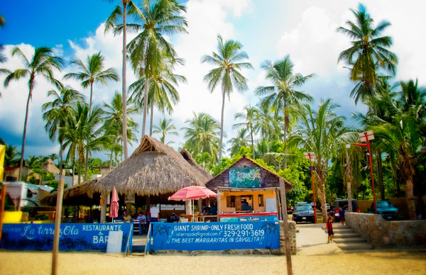 -en-this-north-sayulita-restaurant-overlooks-the-sand-and-sea-es-restaurante-frente-al-mar-al-norte-de-sayulita-