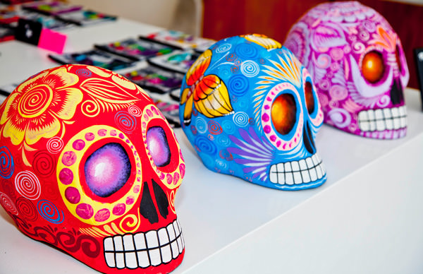 -en-day-of-the-dead-heads-come-in-many-colors-es-calaveras-de-da-de-muertos-