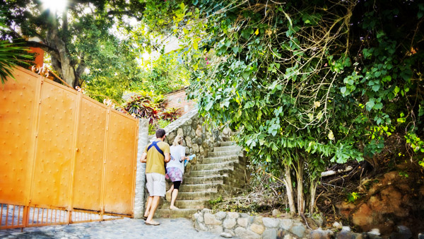 Several public stairs make the ascent of Gringo Hill a little faster and easier for pedestrians