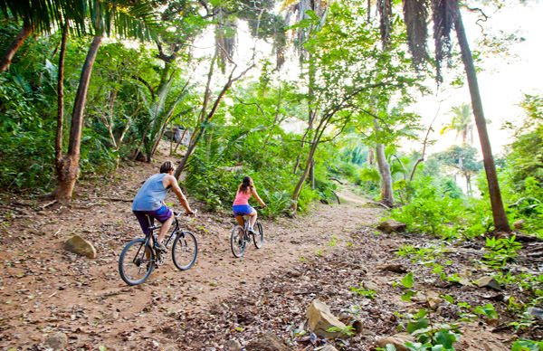 -en-there-are-plentiful-bike-trails-around-sayulita-es-hay-muchas-rutas-de-bicicleta-en-sayulita-
