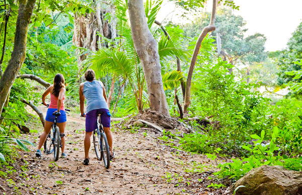 -en-exploring-the-mysteries-of-the-jungle-by-bike-es-explore-el-bosque-en-bicicleta-
