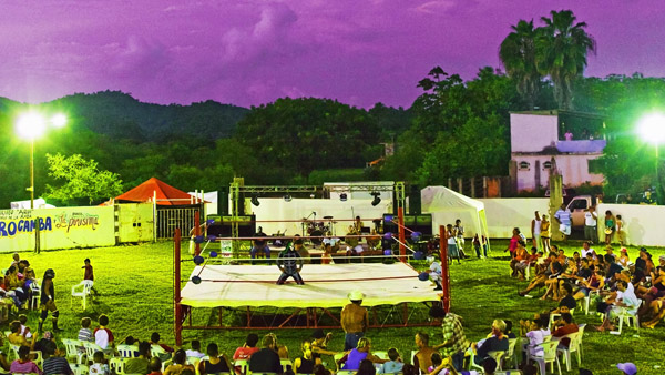 -en-a-ring-for-masked-mexican-wrestlers-or-luchadores-es-luchadores-en-el-ring-