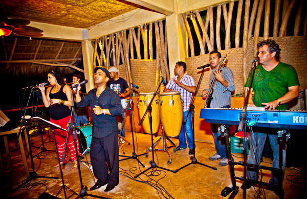-en-cuban-music-night-at-don-pedros-es-noche-cubana-en-don-pedros-