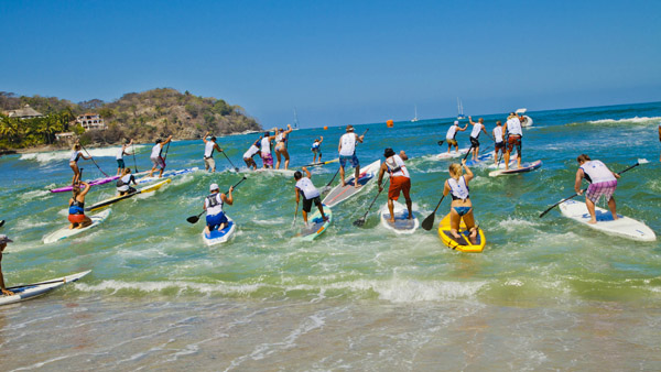 -en-sayulitas-annual-stand-up-paddleboarding-race-es-carrera-anual-de-sup-
